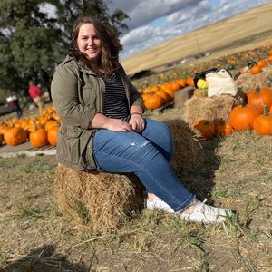 Meet your Posher, Elizabeth